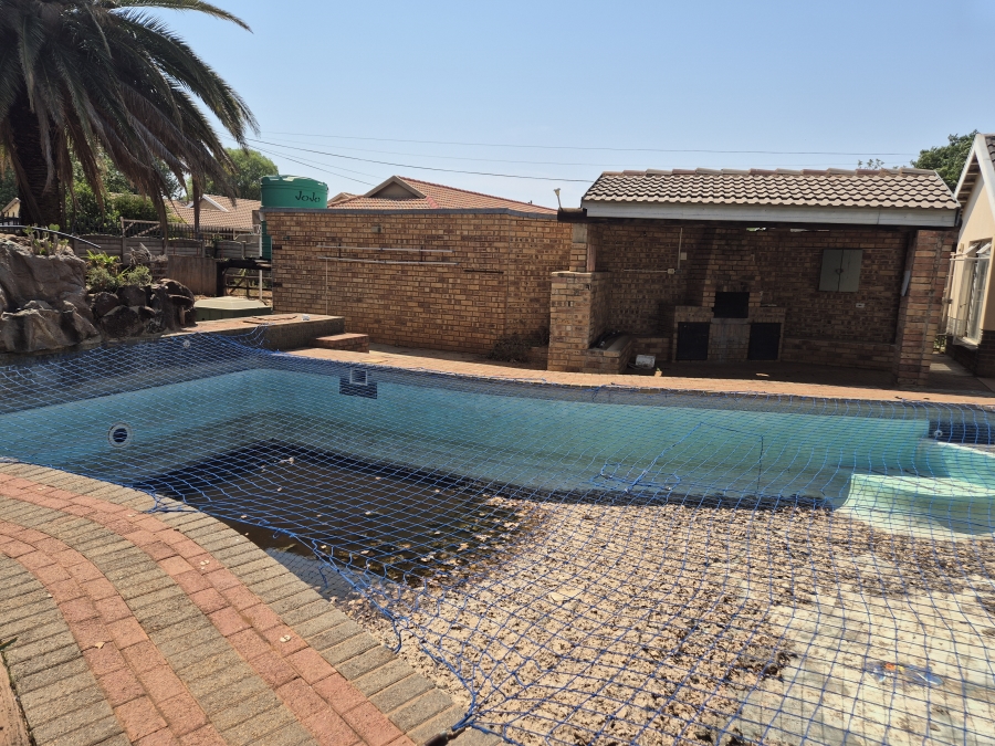 4 Bedroom Property for Sale in Wilkoppies North West